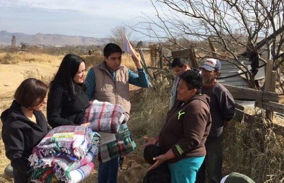 Entrega Gobierno Municipal de Chihuahua cobijas a personas en situación de vulnerabilidad