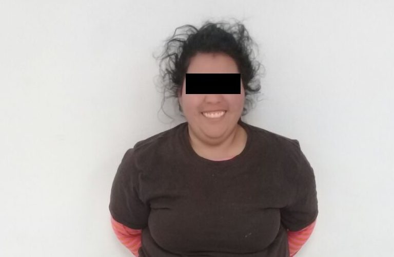 Agentes Municipales detienen a mujer por su presunta responsabilidad en el homicidio de su esposo