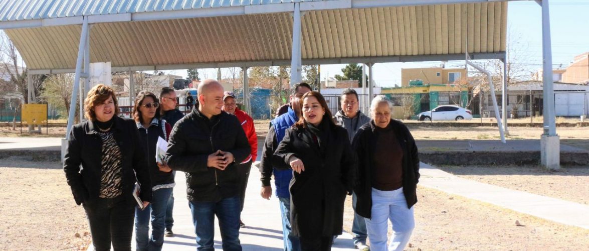 Acude Miguel La Torre a conocer problemática de escuela primaria