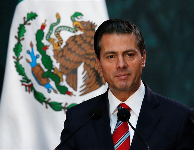 Peña Nieto y algunos asistentes a la inauguración del Centro Nacional de Tecnologías Aeronáuticas, en Querétaro, presentaron una fuerte irritación en los ojos que requirió atención médica.
