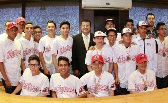Felicita Alcalde a ganadores del Campeonato Estatal de Béisbol