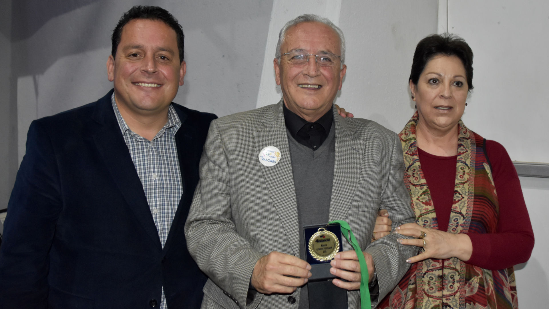Entregan Medalla al Mérito Pacificador a Elías Humberto Pérez Mendoza