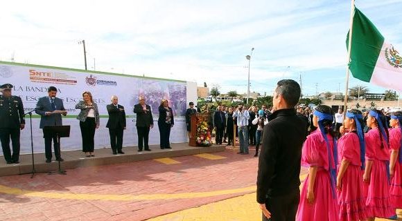 Encabeza Gobernador juramento a la bandera en Chihuahua capital
