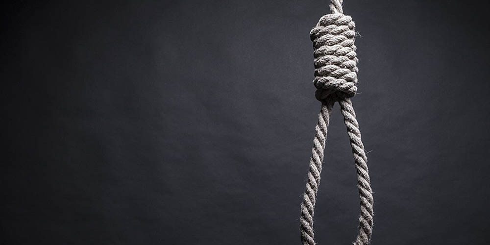 Agentes evitan que hombre de 51 años se suicide
