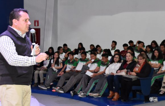 Apoyan con inscripciones a más de 300 estudiantes de nivel medio superior