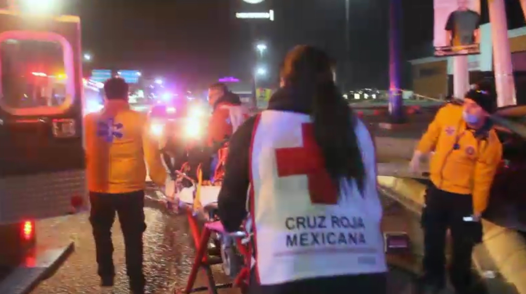 Juarez | Auxilian policias municipales a dos mujeres que sufrieron percance vial