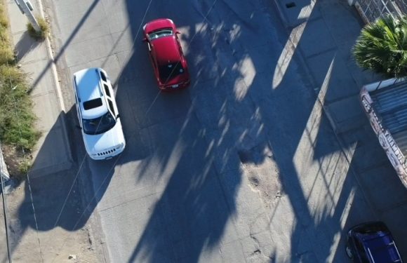 Denuncian mega bache en av. Nueva España en col. 3 de Mayo