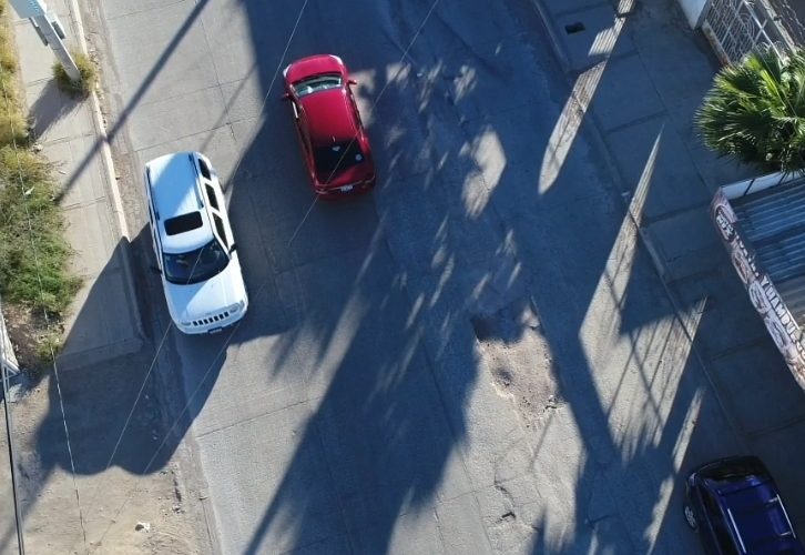 Denuncian mega bache en av. Nueva España en col. 3 de Mayo
