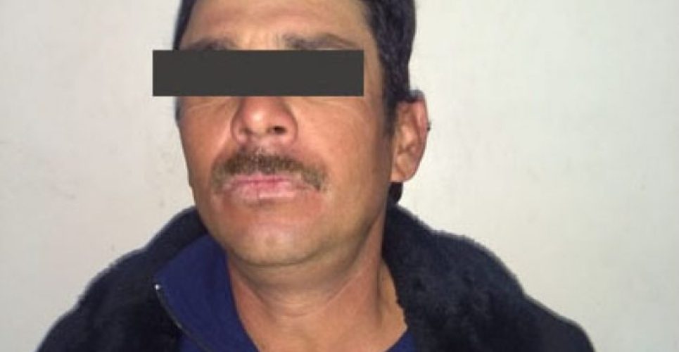 Quema a su esposa con aceite porque no le dio dinero