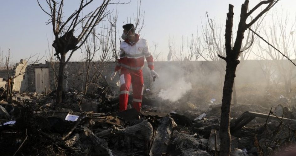 Cae avión con 176 pasajeros en Irán; nadie sobrevive