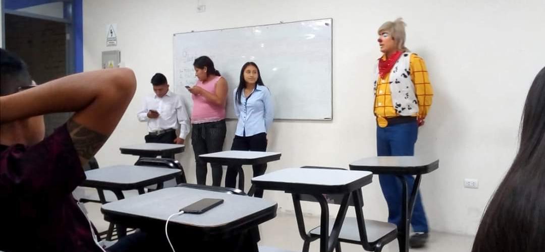 Estudiante que trabaja como payaso y tuvo que exponer disfrazado; «Soy payasito ahora, pero muy pronto un excelente abogado”