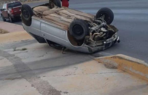 #Chihuahua | Vuelca vehículo en el R. Almada