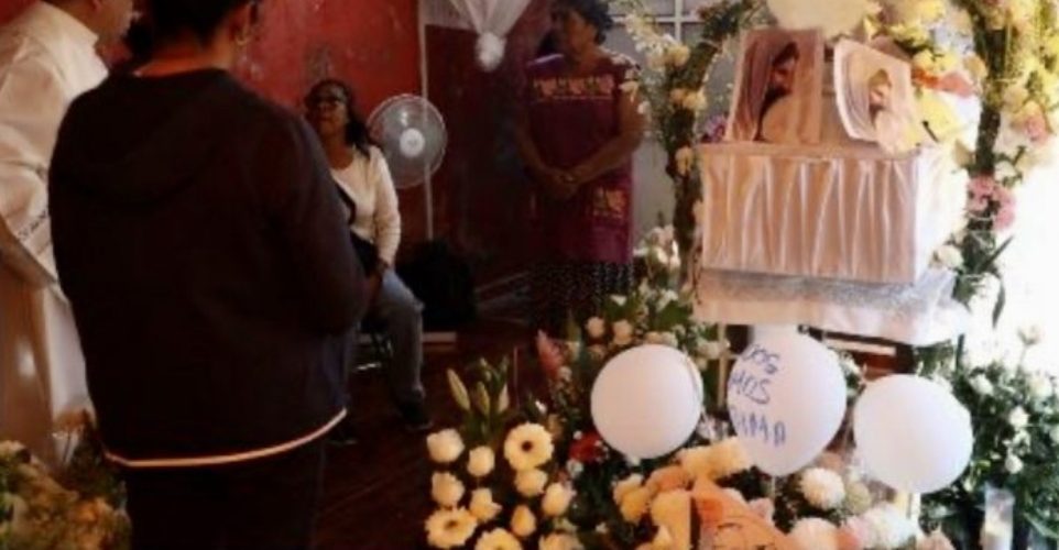Madre de fátima no asistió a la misa de su pequeña hija.