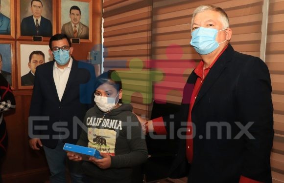 #Cuauhtémoc | Apoyo presidencia municipal con 95 tabletas a niños de escasos recursos