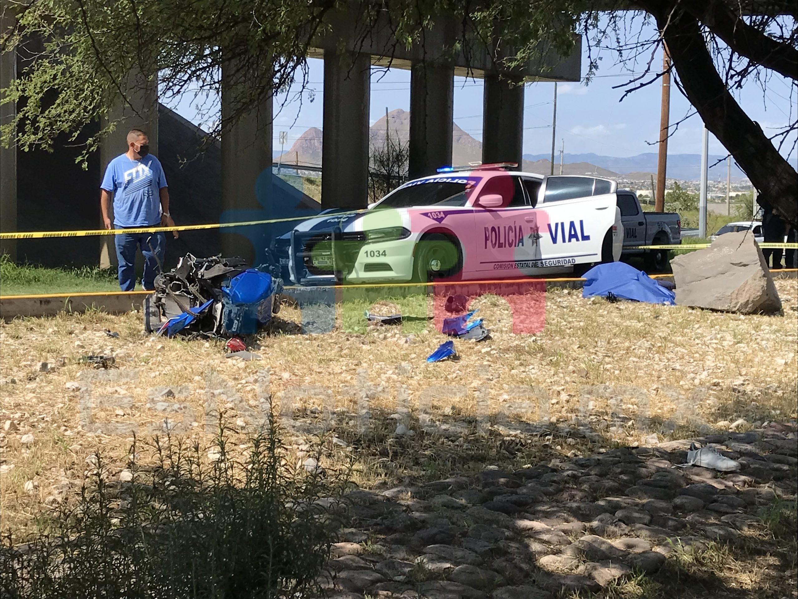Muere motociclista y mujer resulta herida por la Puerta Chihuahua