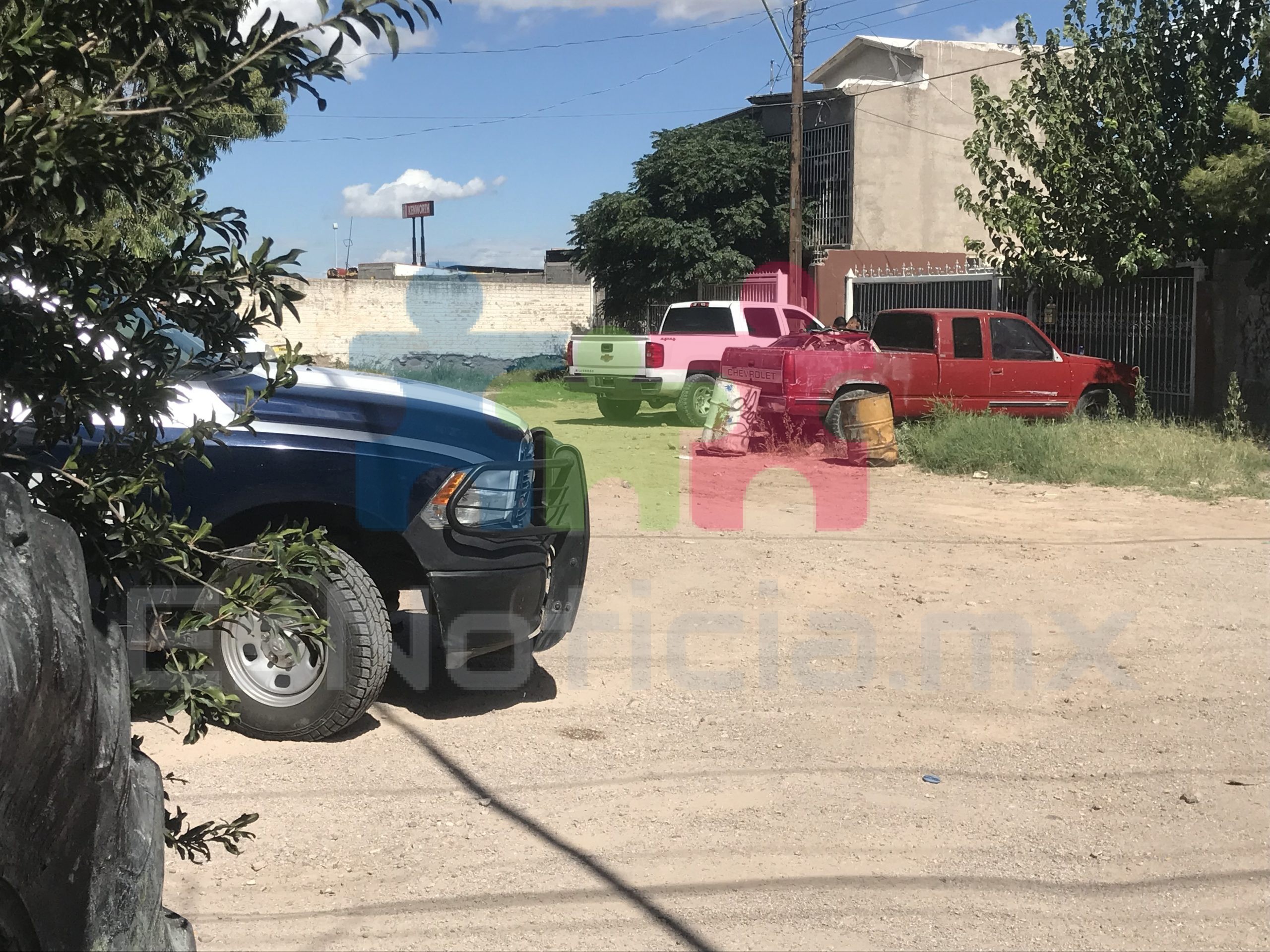 Detienen a tres sujetos armados tras persecución en Villa Juárez