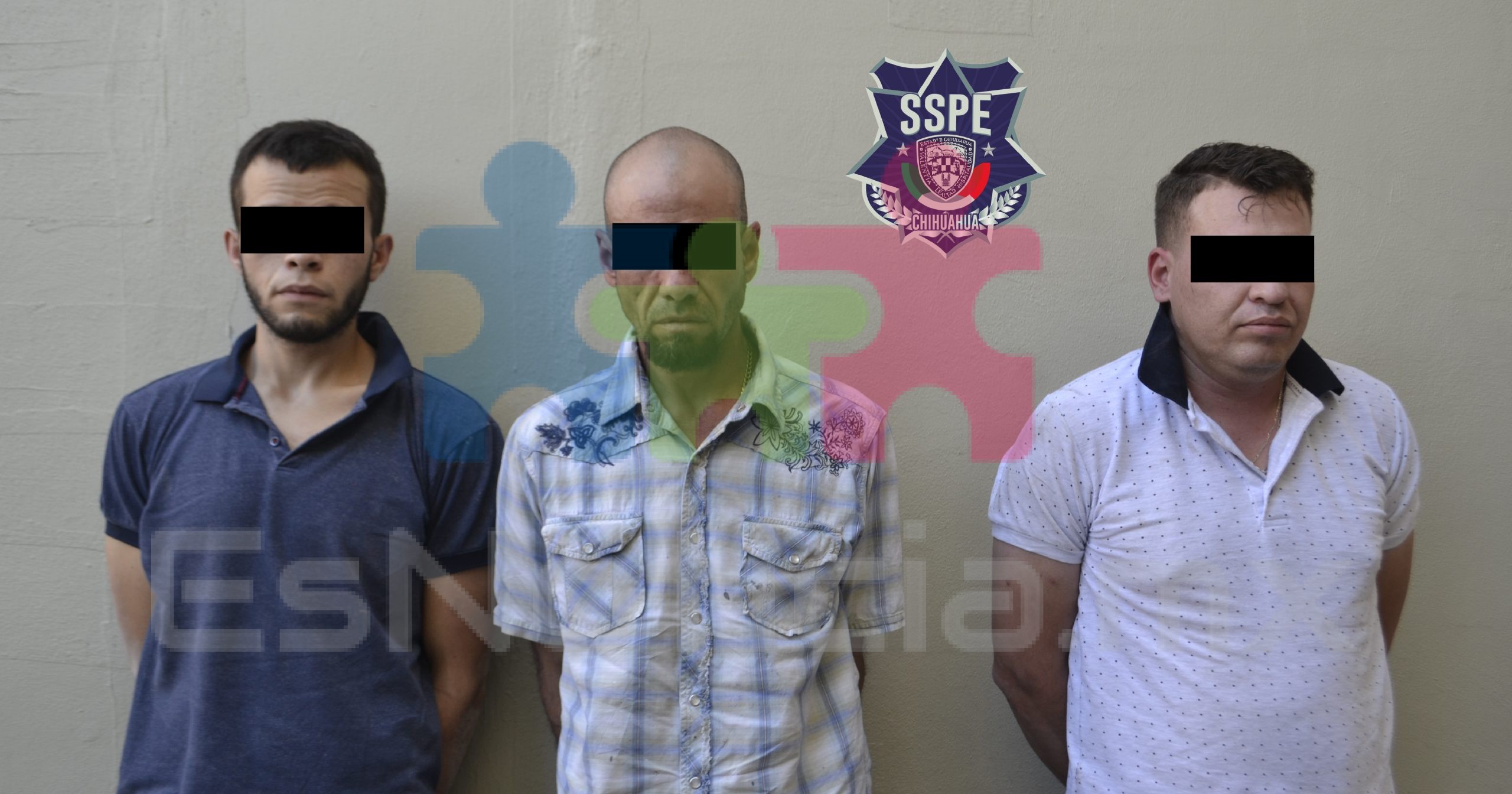Presentan a los tres hombres armados detenidos en Villa Juárez
