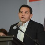 Acompaña Cruz Pérez Cuéllar al senador Ricardo Monreal en presentación de libro