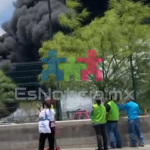 VIDEOS: Captan ciudadanos voraz incendio en chatarrera