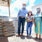 Entrega Alcalde núcleos de abejas, material de construcción y becas académicas en el seccional Guadalupe