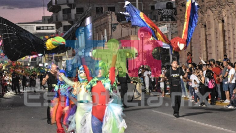 Desfilan 300 bailarines en Carnaval Mexicano