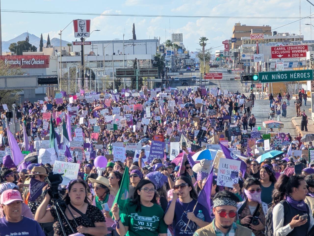 Marcharon miles de mujeres por el 8M - Es Noticia MX